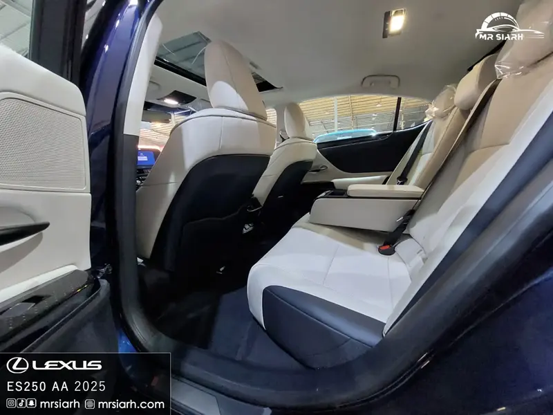 Lexus ES 2025