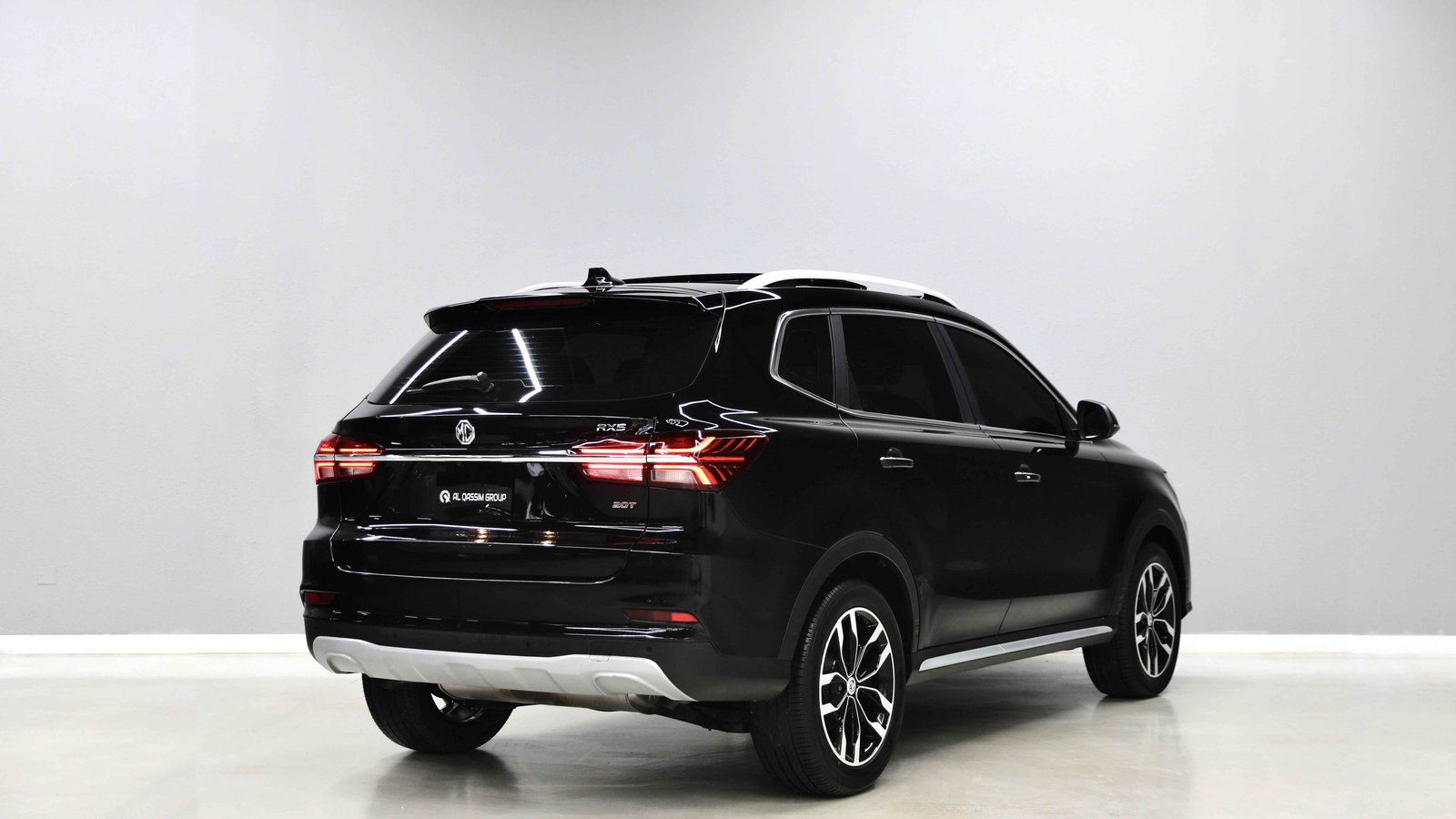 Discover undefined undefined Exterior Interior Images.Find all aspects and details of cars.