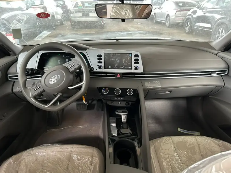 Hyundai Elantra 2025