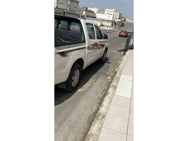 استكشف undefined undefined الصور الخارجية والداخلية. اكتشف جميع جوانب وتفاصيل السيارات.