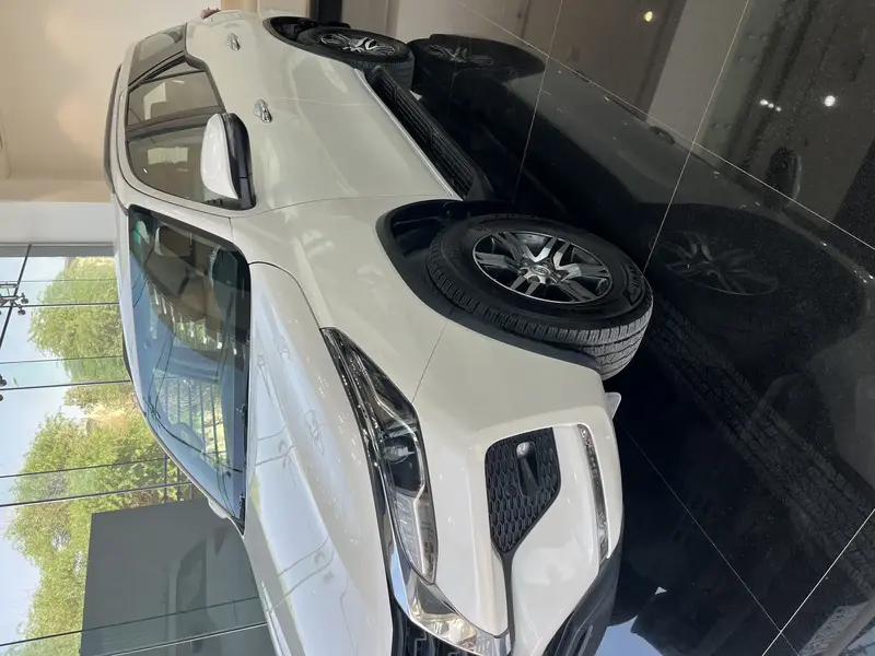 Discover undefined undefined Exterior Interior Images.Find all aspects and details of cars.