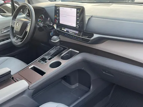 Discover undefined undefined Exterior Interior Images.Find all aspects and details of cars.