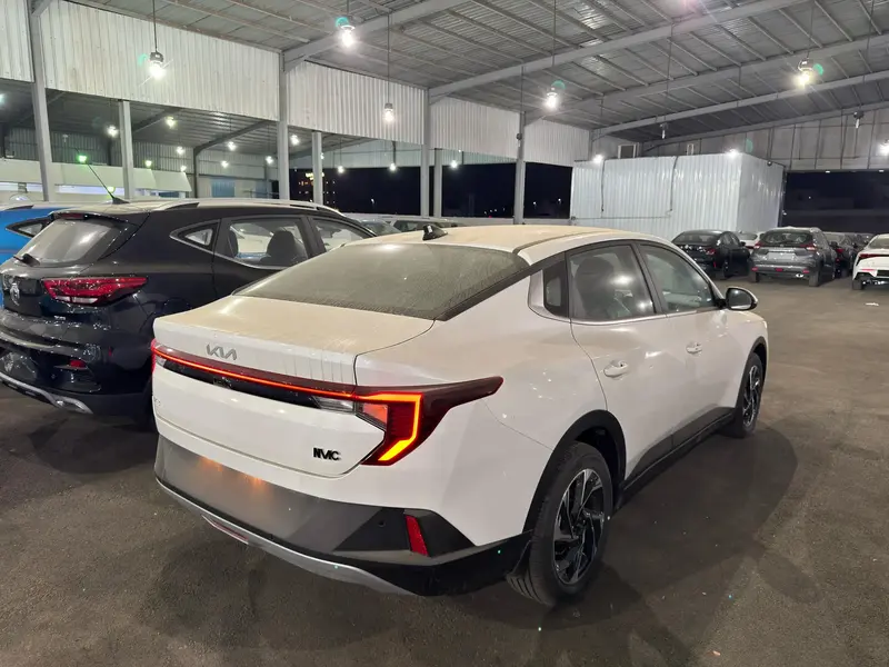 Discover undefined undefined Exterior Interior Images.Find all aspects and details of cars.