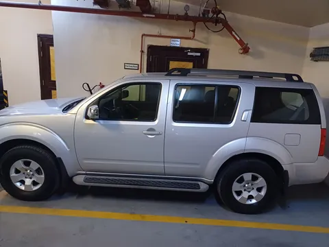 Nissan Pathfinder 3.5 SE 2011