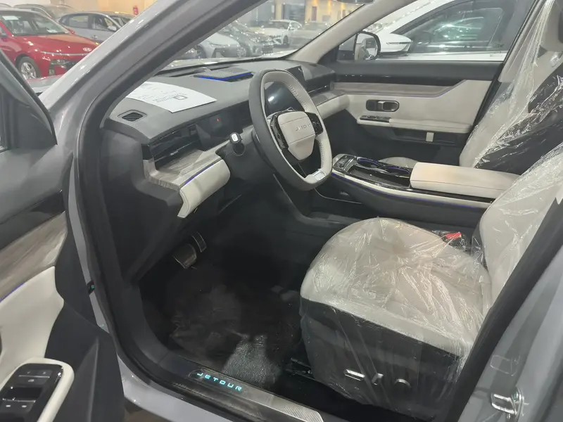 Discover undefined undefined Exterior Interior Images.Find all aspects and details of cars.