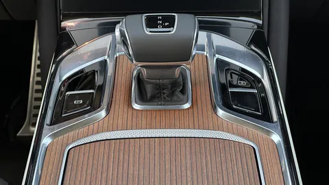 Hongqi E-HS9 Deluxe (6 Seats) 2022