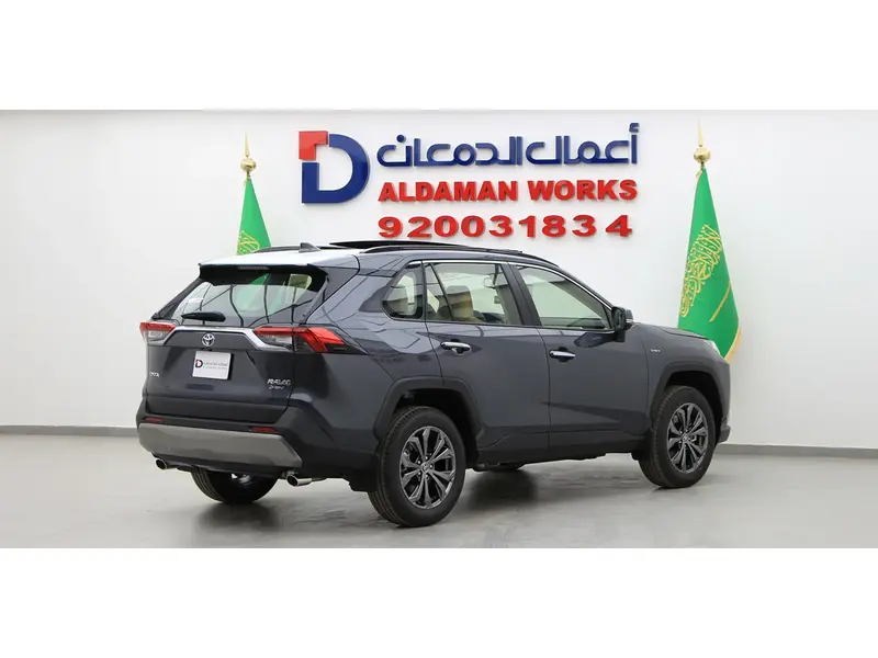 استكشف undefined undefined الصور الخارجية والداخلية. اكتشف جميع جوانب وتفاصيل السيارات.