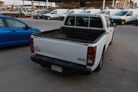 Isuzu D-MAX 2.5D Double Cab 4WD M/T 2020