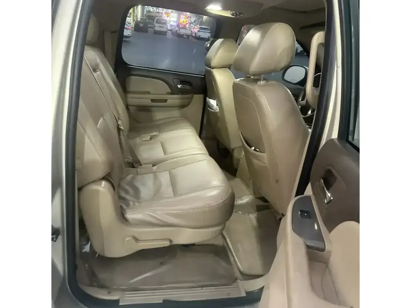 Chevrolet Suburban 2011