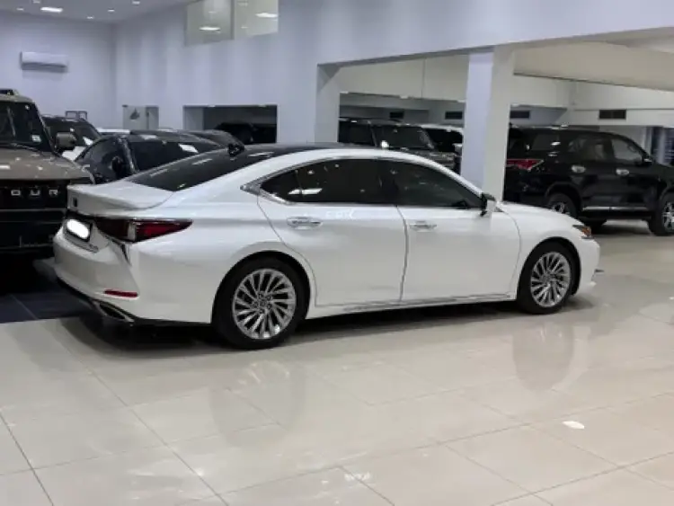 lexus lexus-es image Lexus ES 350 4 door 3.5L 2023