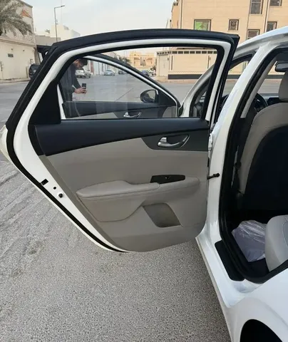 Discover undefined undefined Exterior Interior Images.Find all aspects and details of cars.