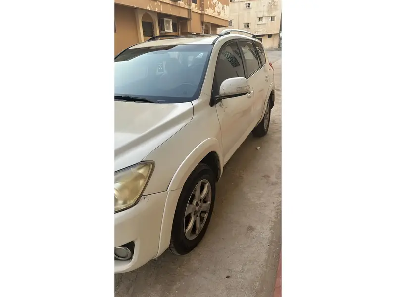 استكشف undefined undefined الصور الخارجية والداخلية. اكتشف جميع جوانب وتفاصيل السيارات.