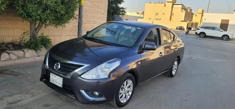 استكشف undefined undefined الصور الخارجية والداخلية. اكتشف جميع جوانب وتفاصيل السيارات.