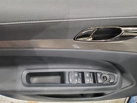 Discover undefined undefined Exterior Interior Images.Find all aspects and details of cars.