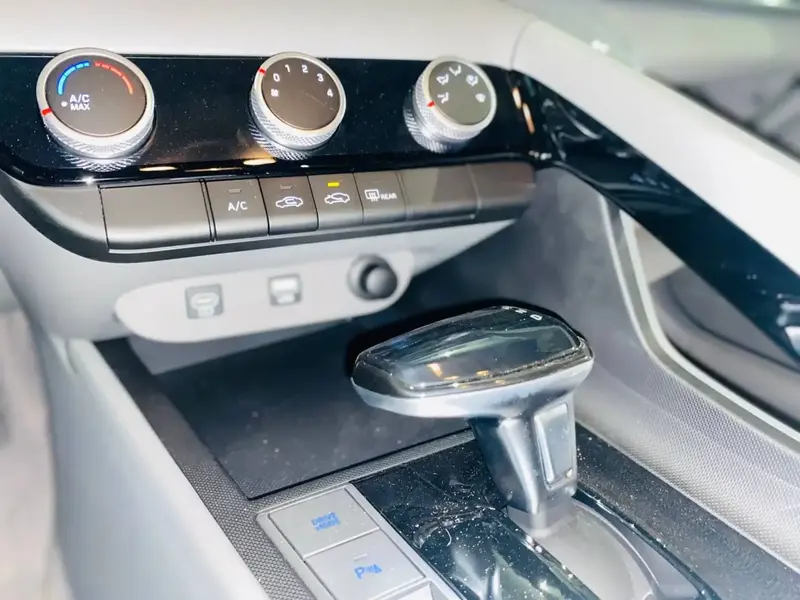 Hyundai Elantra 2025