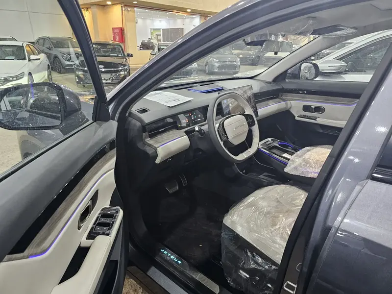 Discover undefined undefined Exterior Interior Images.Find all aspects and details of cars.