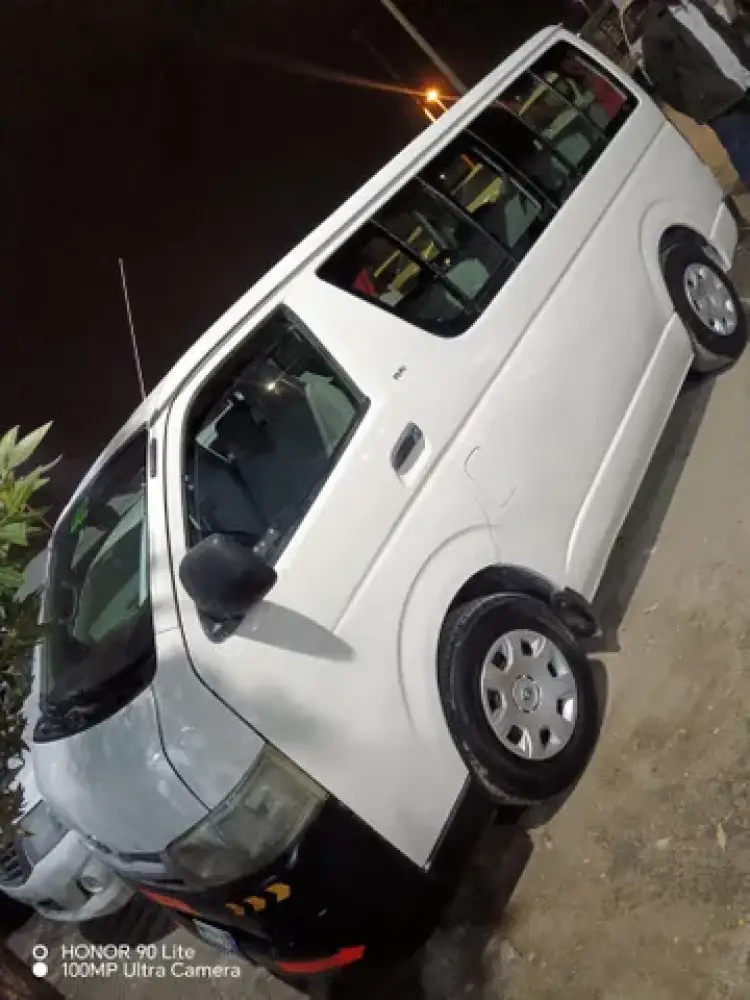 toyota hiace image Toyota Hiace 2010