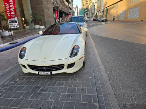 استكشف undefined undefined الصور الخارجية والداخلية. اكتشف جميع جوانب وتفاصيل السيارات.
