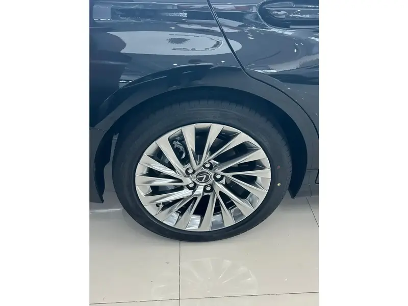 Lexus ES 2025