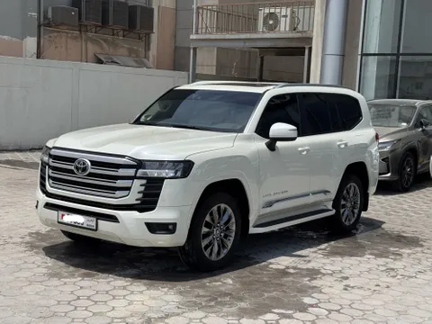 Discover undefined undefined Exterior Interior Images.Find all aspects and details of cars.