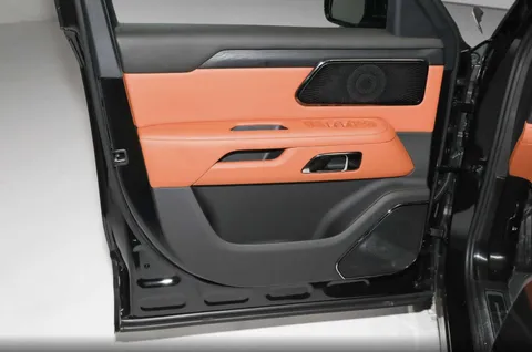 Discover undefined undefined Exterior Interior Images.Find all aspects and details of cars.