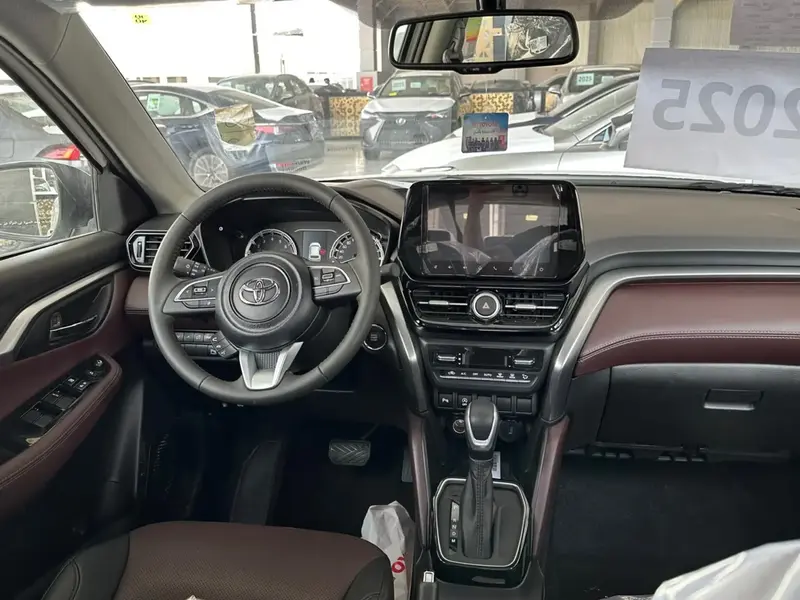 Discover undefined undefined Exterior Interior Images.Find all aspects and details of cars.