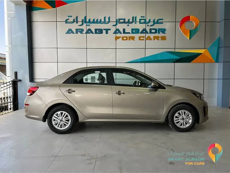 استكشف undefined undefined الصور الخارجية والداخلية. اكتشف جميع جوانب وتفاصيل السيارات.