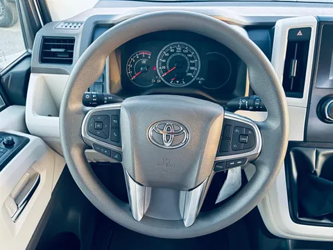New Toyota Hiace 2.8L Commuter M/T Highline 2024
