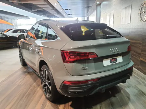 Discover undefined undefined Exterior Interior Images.Find all aspects and details of cars.