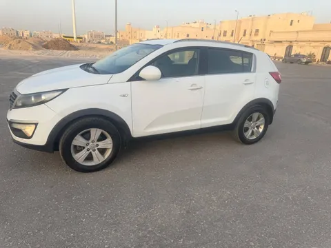 استكشف undefined undefined الصور الخارجية والداخلية. اكتشف جميع جوانب وتفاصيل السيارات.