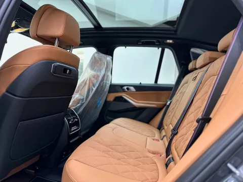 Discover undefined undefined Exterior Interior Images.Find all aspects and details of cars.