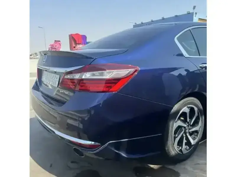 استكشف undefined undefined الصور الخارجية والداخلية. اكتشف جميع جوانب وتفاصيل السيارات.