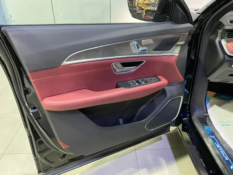 Discover undefined undefined Exterior Interior Images.Find all aspects and details of cars.