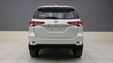 Discover undefined undefined Exterior Interior Images.Find all aspects and details of cars.