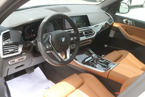 Discover undefined undefined Exterior Interior Images.Find all aspects and details of cars.