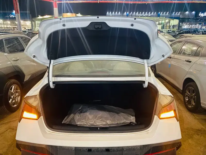 Hyundai Elantra 2025