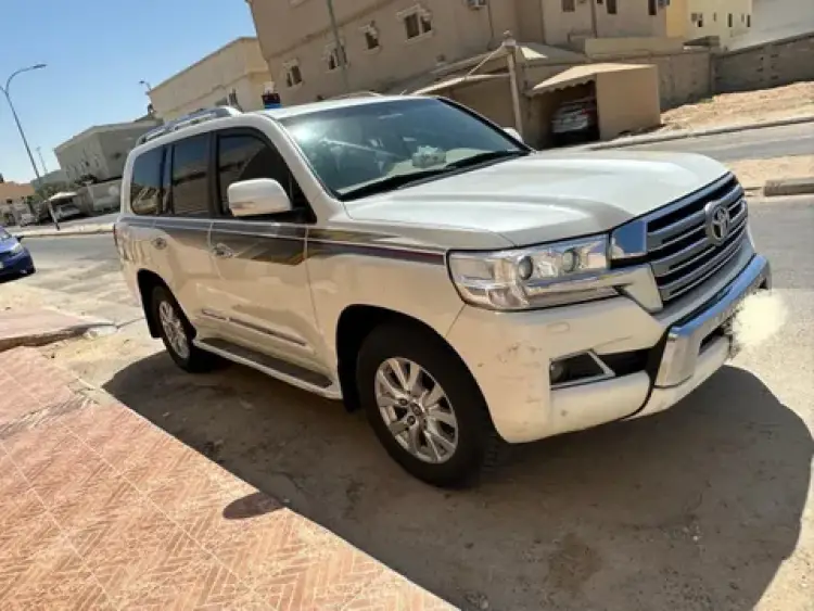 toyota toyota-land-cruiser image Toyota Land Cruiser 2016