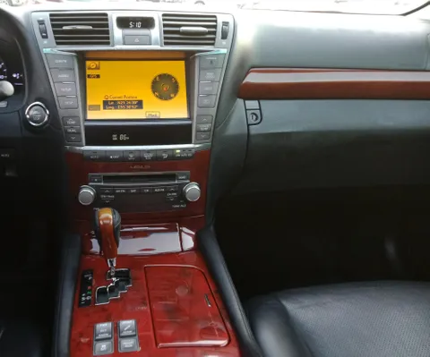 Discover undefined undefined Exterior Interior Images.Find all aspects and details of cars.