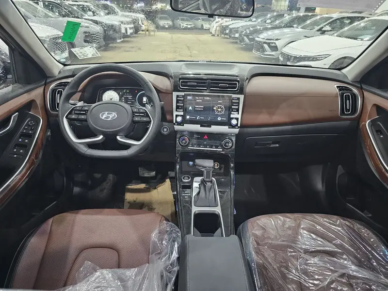 Discover undefined undefined Exterior Interior Images.Find all aspects and details of cars.