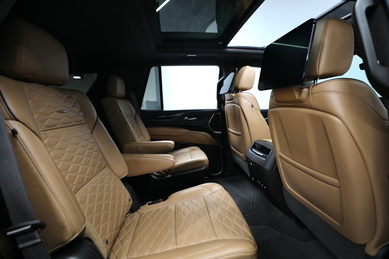 Escalade | 3.0L Diesel | 7 Seater | 2 Years Warranty | Free Insurance and Registration