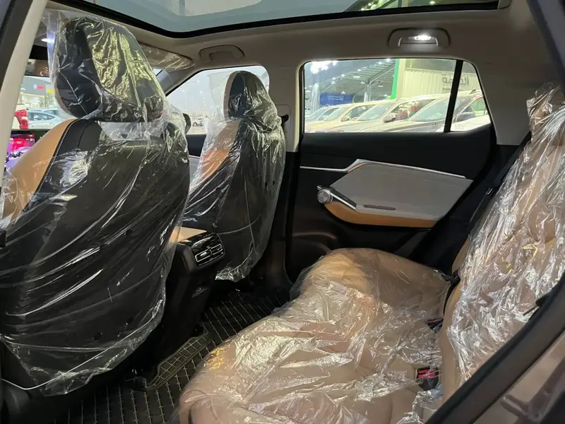 Discover undefined undefined Exterior Interior Images.Find all aspects and details of cars.