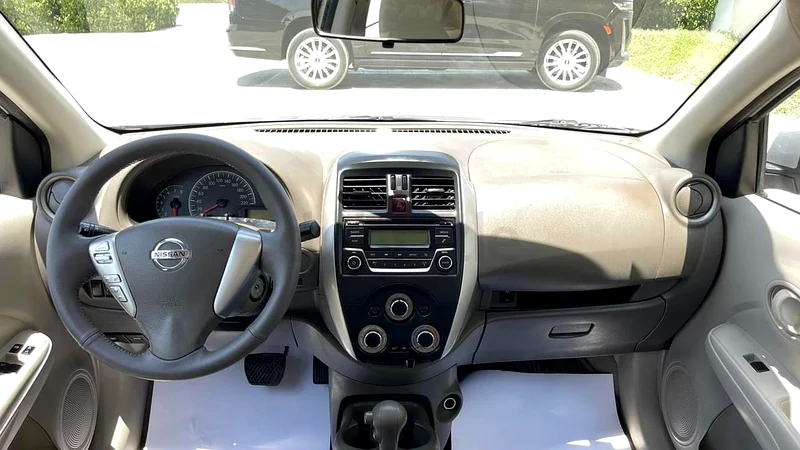 Nissan Sunny 2022
