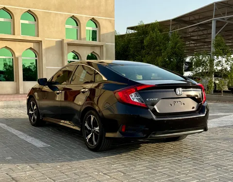 استكشف undefined undefined الصور الخارجية والداخلية. اكتشف جميع جوانب وتفاصيل السيارات.