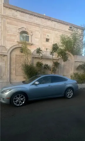 استكشف undefined undefined الصور الخارجية والداخلية. اكتشف جميع جوانب وتفاصيل السيارات.