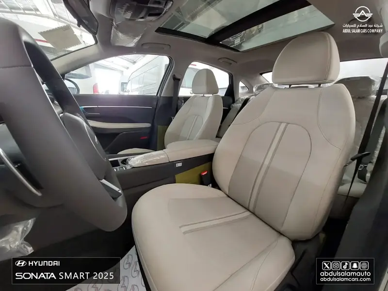 Discover undefined undefined Exterior Interior Images.Find all aspects and details of cars.