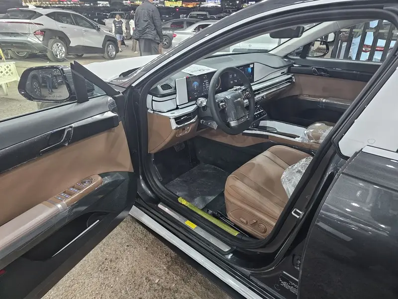 Discover undefined undefined Exterior Interior Images.Find all aspects and details of cars.
