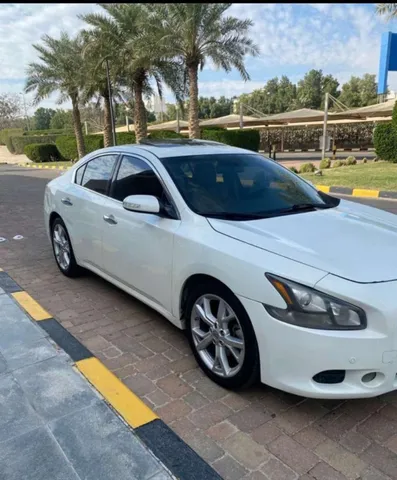 استكشف undefined undefined الصور الخارجية والداخلية. اكتشف جميع جوانب وتفاصيل السيارات.