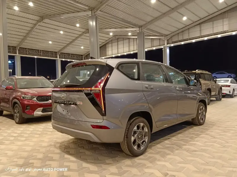 Discover undefined undefined Exterior Interior Images.Find all aspects and details of cars.