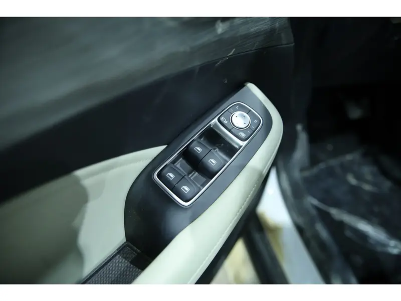 Discover undefined undefined Exterior Interior Images.Find all aspects and details of cars.