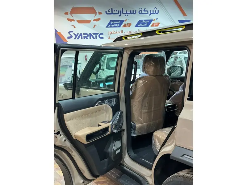 Discover undefined undefined Exterior Interior Images.Find all aspects and details of cars.
